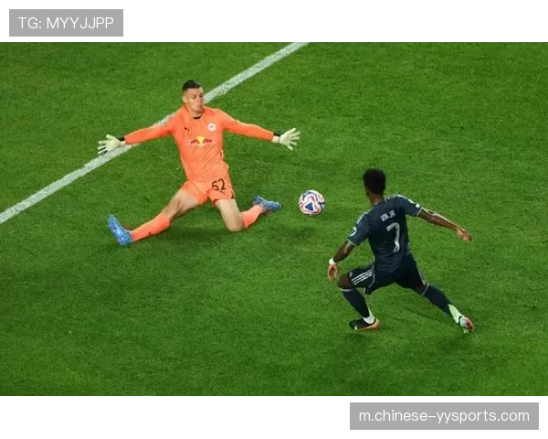 阿隆索三中卫体系重塑皇马攻防结构 边路纵深利用成关键